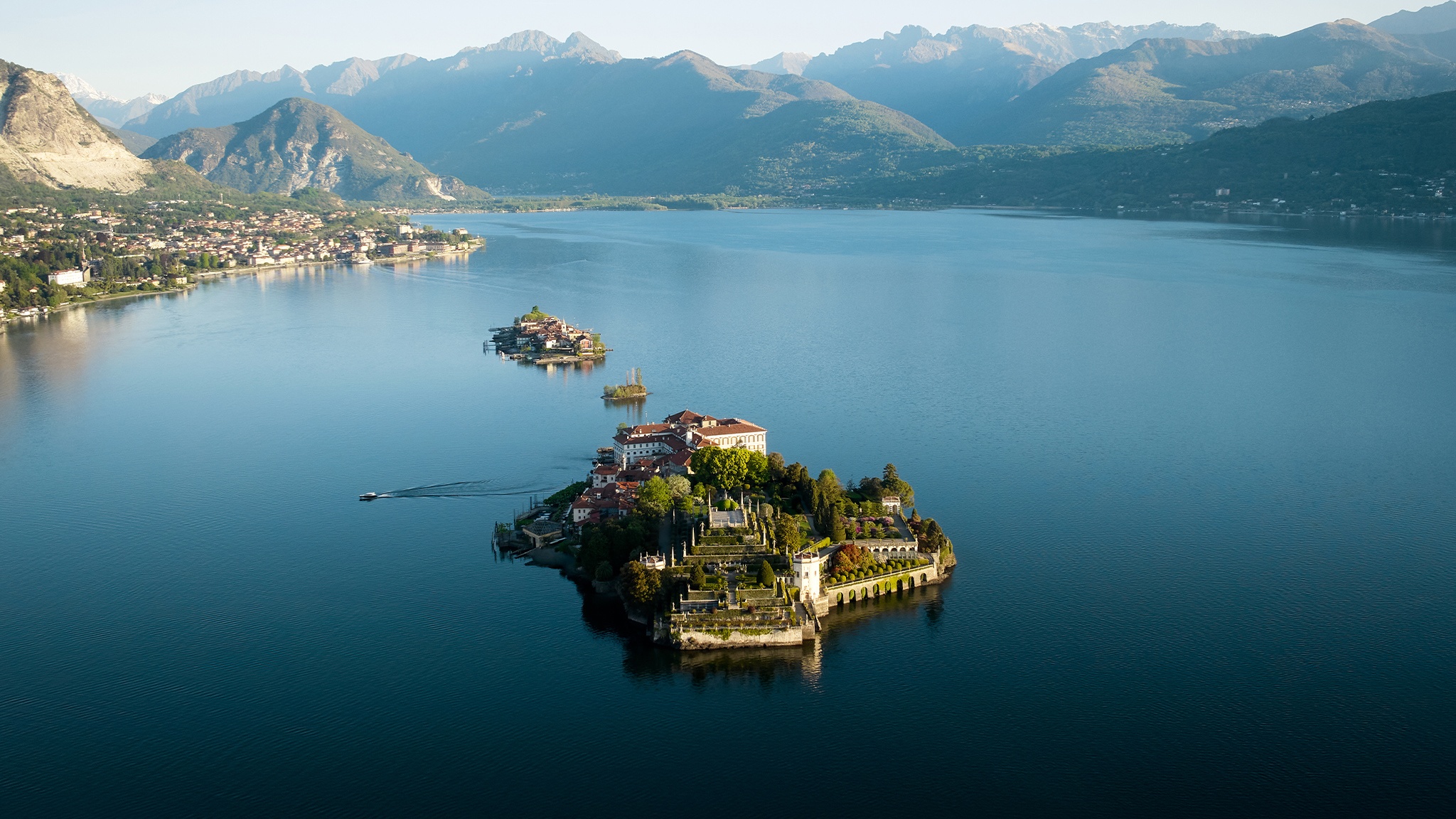 Stars from around the world flocked to Isola Bella in Italy for Louis Vuitton's Cruise 2024 show, where fantasy and nature ruled. Photo: Louis Vuitton
