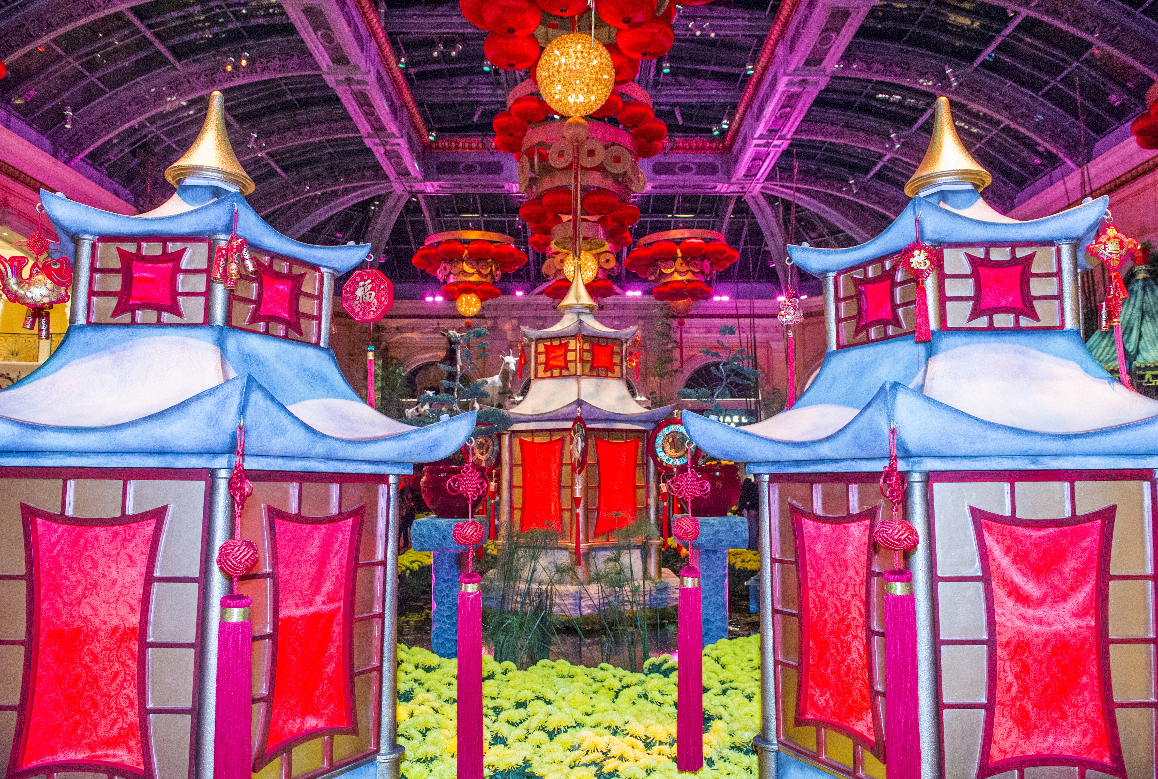 Bellagio, one of the oldest luxury resort and casinos in Las Vegas, celebrated Chinese New Year. Photo: Kobby Dagan / Shutterstock