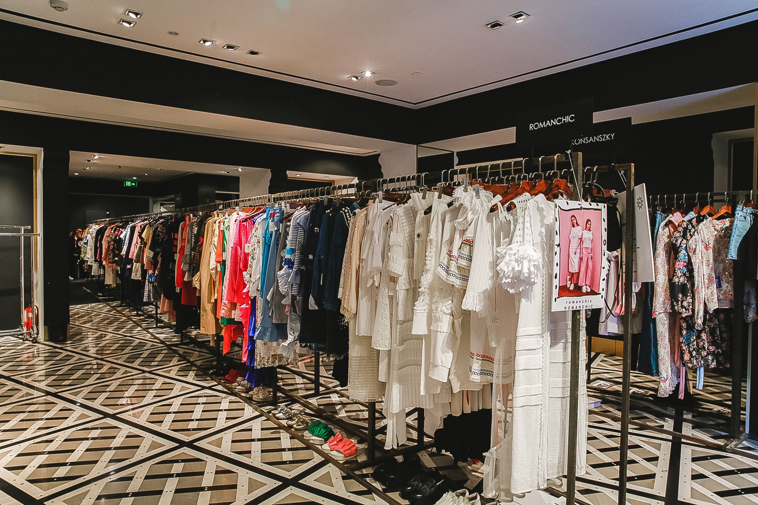 Elegant Ladies Garments Shop Name Retail Garment Shop Interior Design -  China Store Display and Retail Display price