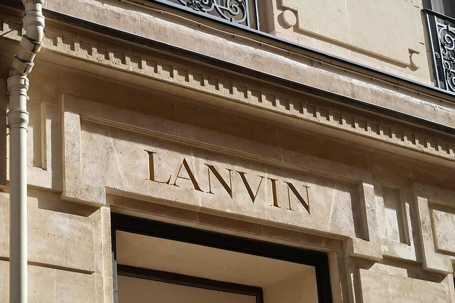 Lanvin held a ceremony on April 17 at Shanghai’s Hang Lung Plaza 66 to unveil its Lanvin Lab sculpture installation in collaboration with internationally renowned Austrian artist Erwin Wurm, and mark the reopening of the Lanvin boutique at Plaza 66. Image: Courtesy