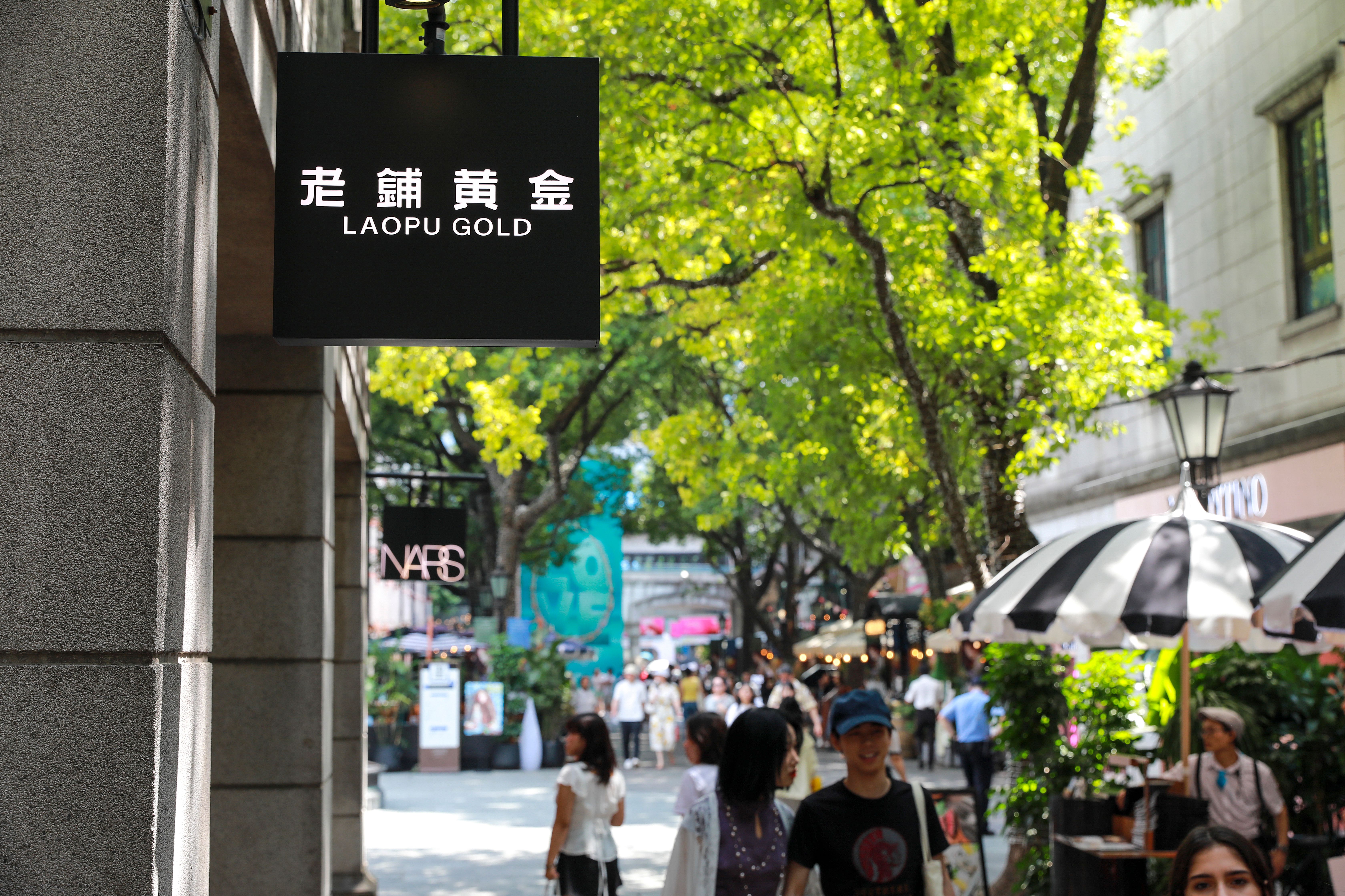 China signals: Laopu’s discount dilemma, Salomon’s K-pop win