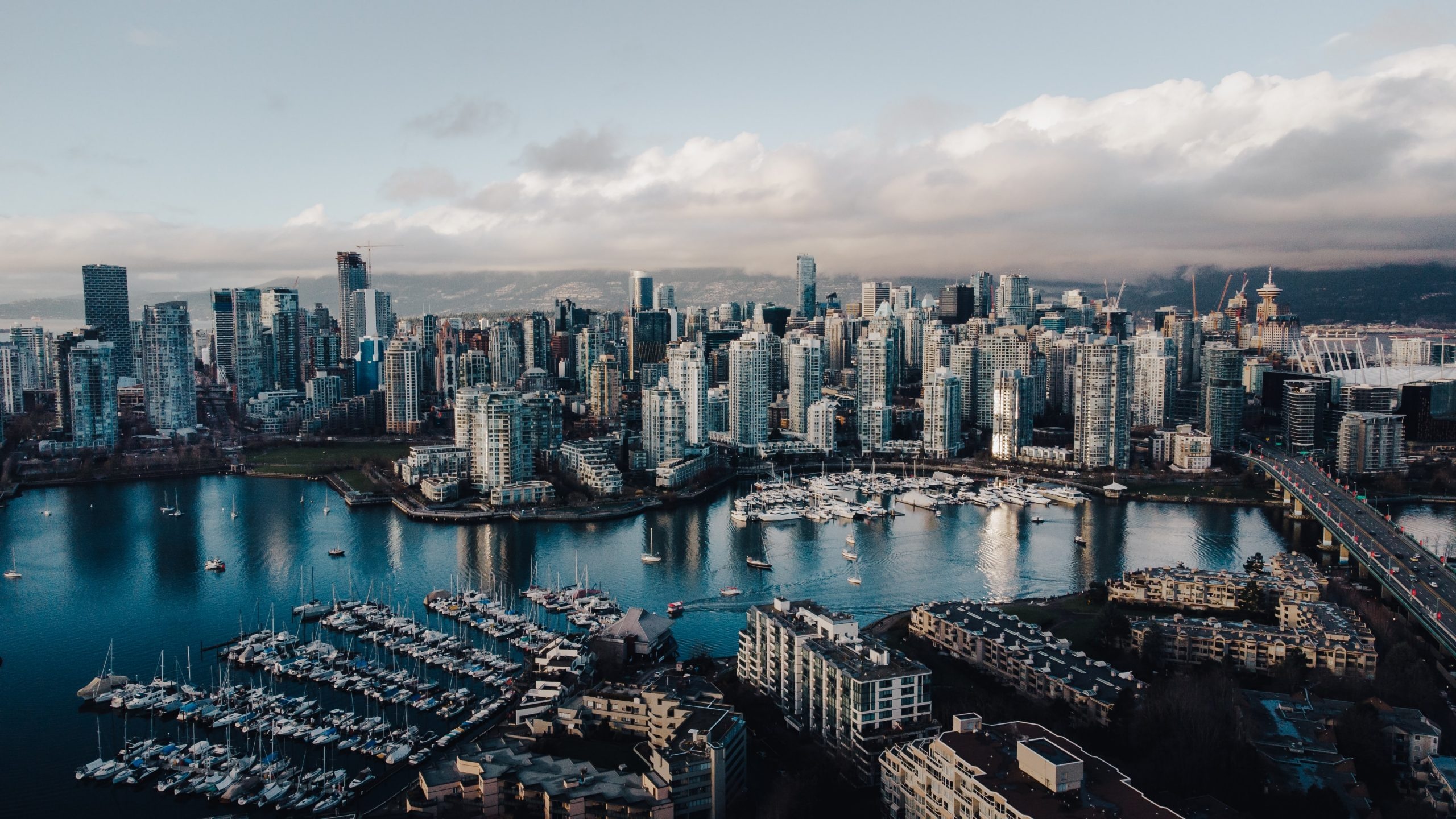 Realtors and Chinese clients are rushing to close property deals in Vancouver ahead of Canada’s nation-wide ban on foreign home buyers, as more Chinese are looking to move to Vancouver amid China’s pandemic lockdowns. Photo: Unsplash