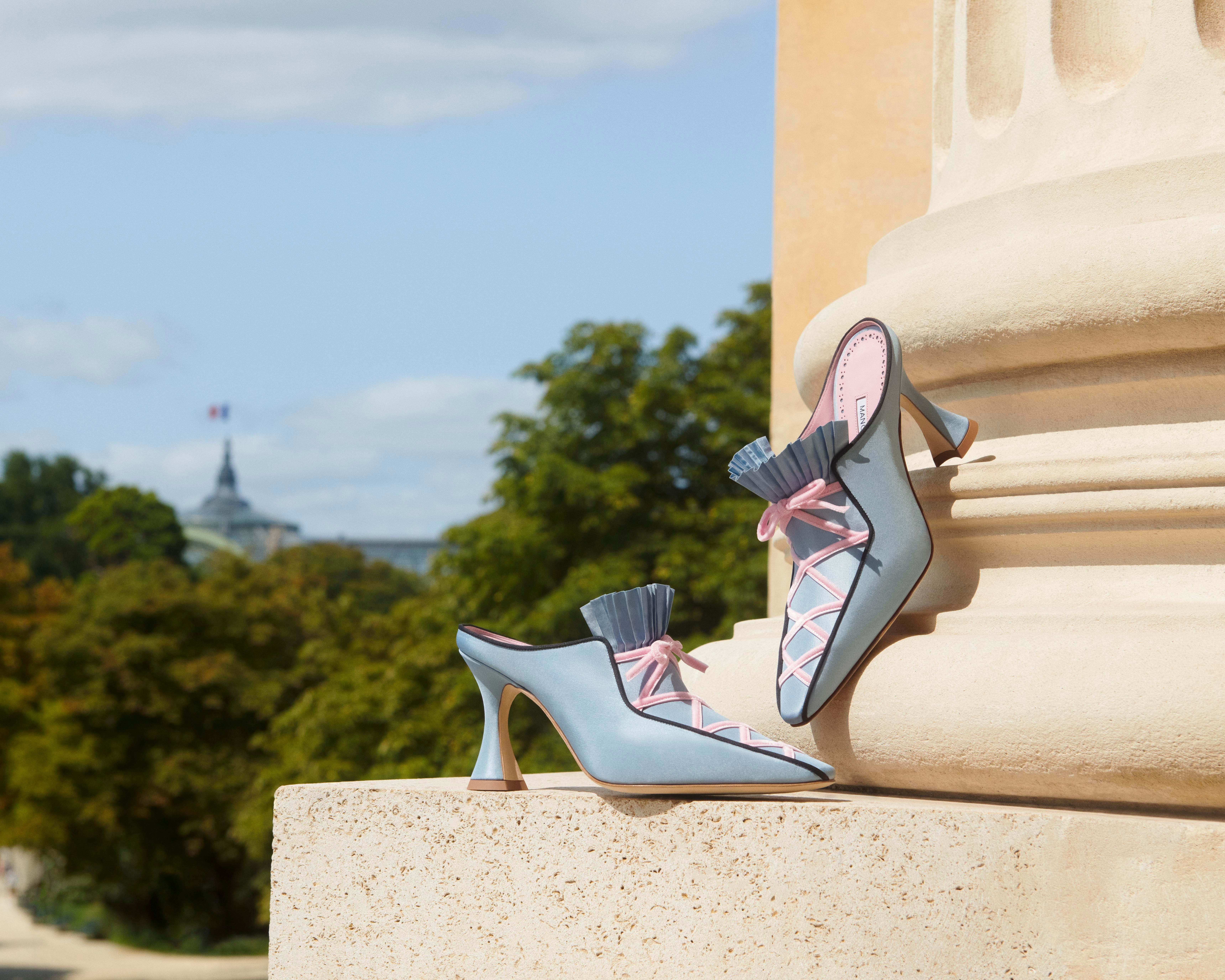 【新品未使用】Manolo Blahnik キルティングハイヒール Manolo Blahnik Black Leather Silver Dagger Lock And Chain D'Orsay