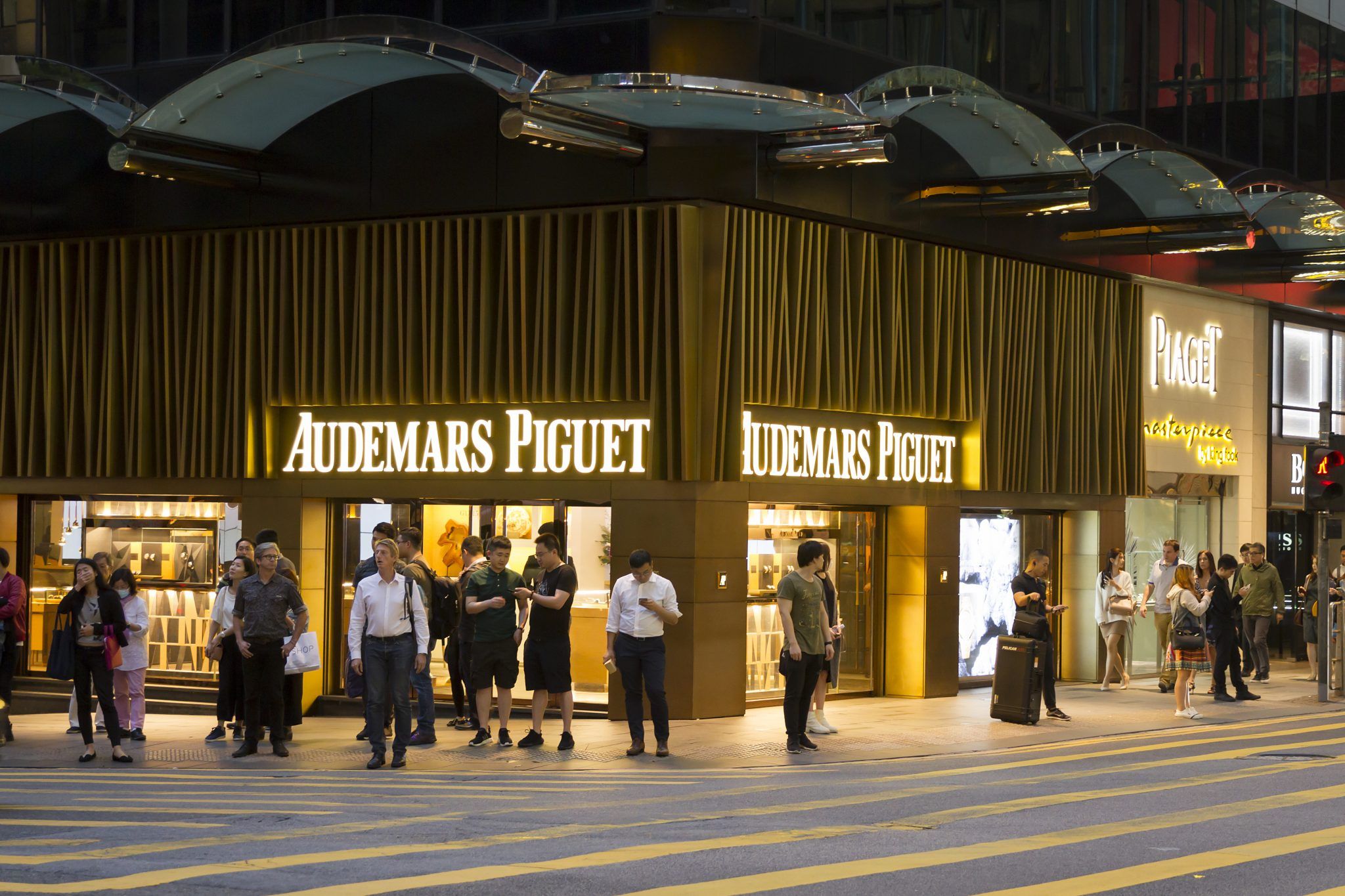 Mainlanders’ New Mentality Fuels HK Swiss Watch Sales, Despite ...