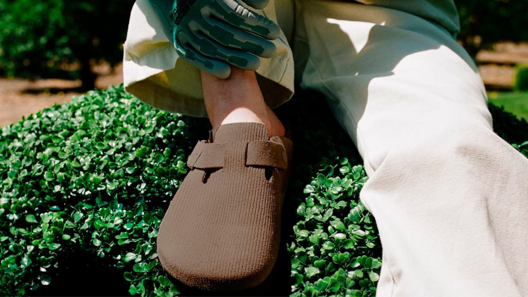 Stüssy and Birkenstock's collaborations embody the CleanFit. Photo: Stüssy 2020