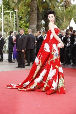 fan bingbing red dress Actress Fan Bingbing Wows Cannes In Dress By Chinese Designer Bo Kewen