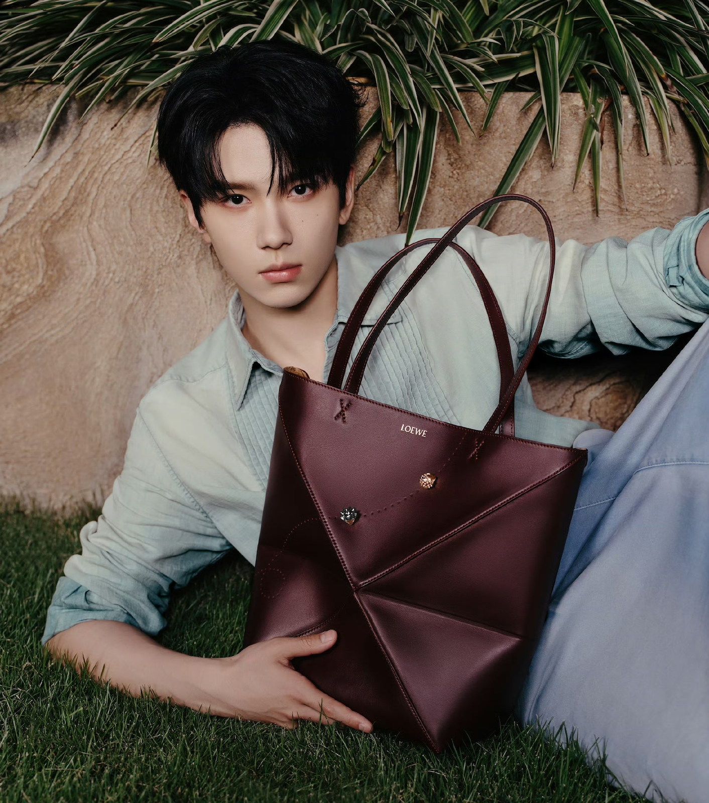 Actor Yu ChengEn poses for Loewe's Qixi campaign. Image: Loewe's Weibo