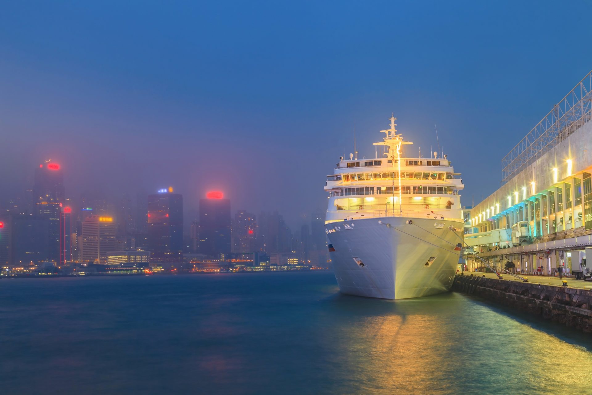 HNA Group is believed to consider acquiring a major cruise line to reenter the Chinese cruise market. (Shutterstock)