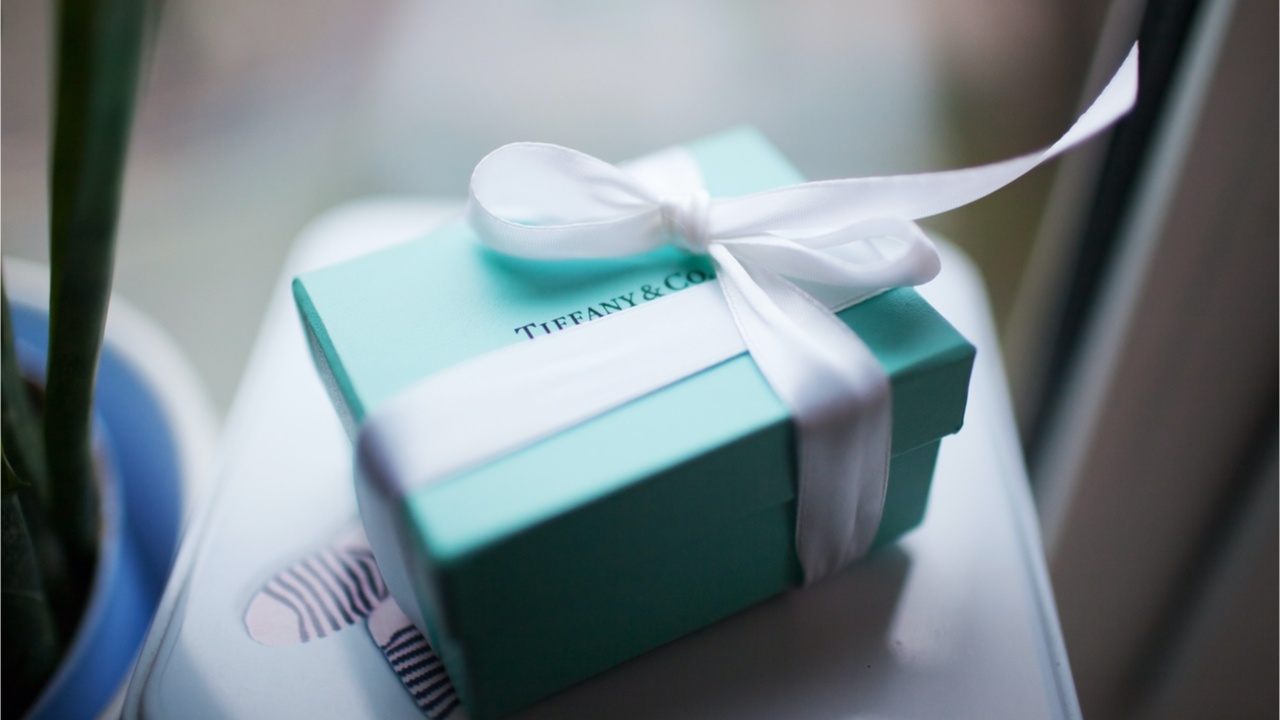 Today, especially in China and Japan, many customers continue to dream of opening up a Tiffany Blue Box. Photo: Shutterstock