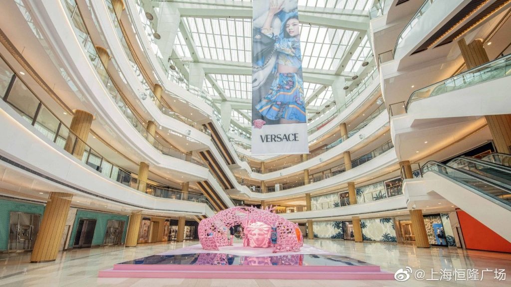 Versace displayed its La Medusa handbag series at Plaza 66 in Shanghai. Photo: Plaza 66's Weibo