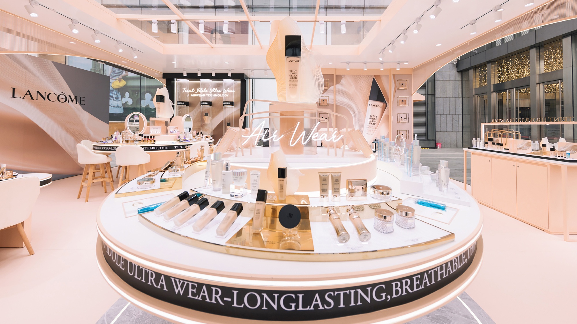 While L’Oréal and Hermès outperformed competitors in 2022, Canada Goose struggled with COVID-19 disruptions in December, its key trading month. Photo: Lancôme