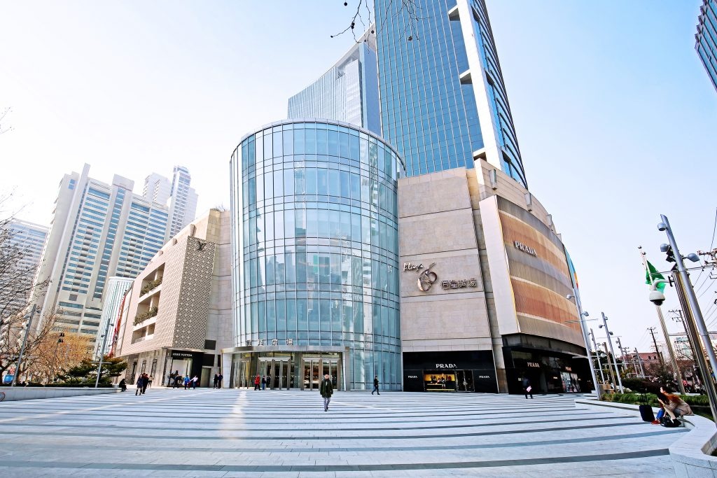 Hang Lung Plaza 66, a mixed-use project, was opened in 2001 in Shanghai and has become the benchmark of China’s luxury malls. Photo: Courtesy of Hang Lung