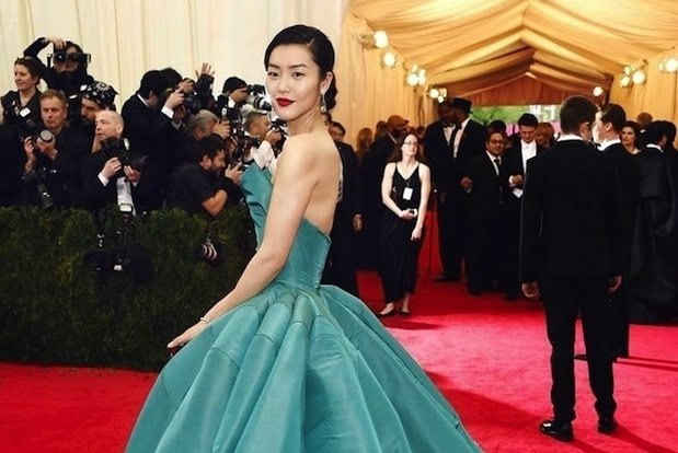 Model Liu Wen appeared in Zac Posen at this year's Met Gala. 