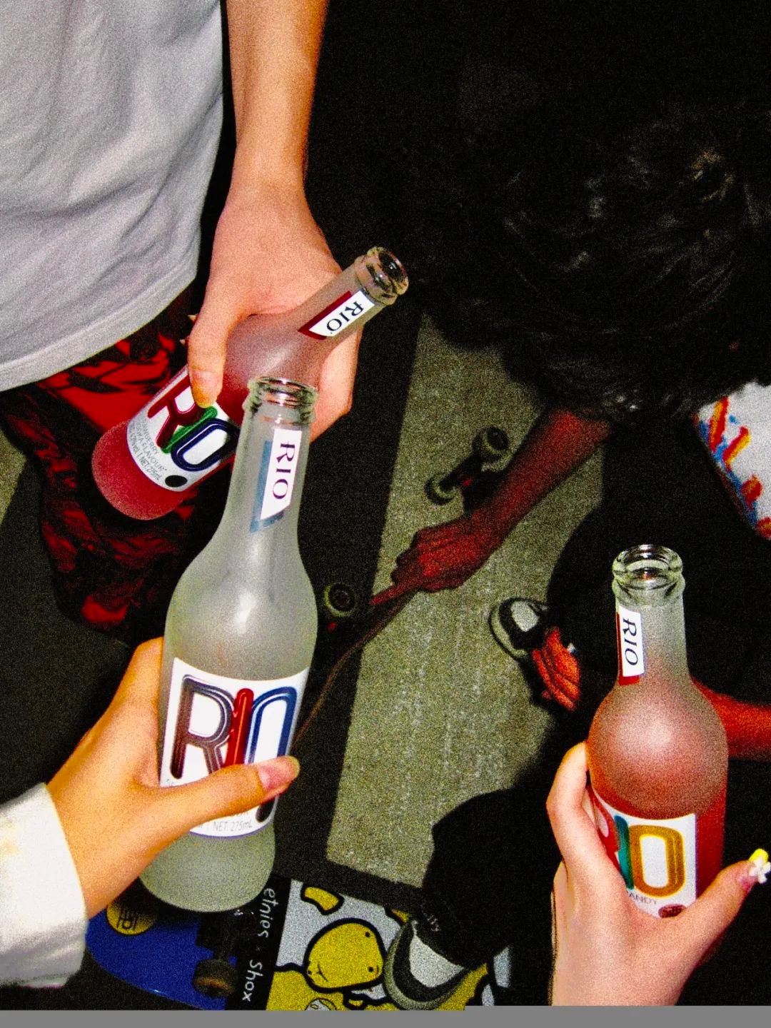 低度酒饮对以往不太爱喝酒的年轻人来说接受度更高。图片来源：RIO 官方微博
