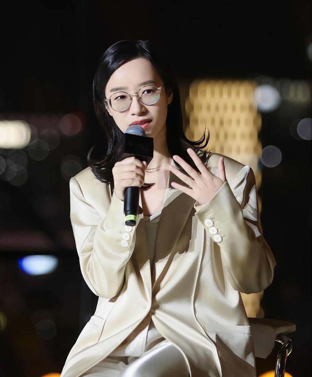 During the evening’s discussions, lawyer Zhan Qingyun said, “You don't have to be 120% ready to feel like you're ready. Use the reminder that ‘I’m worth it’ to act.” Photo: L’Oréal Paris
