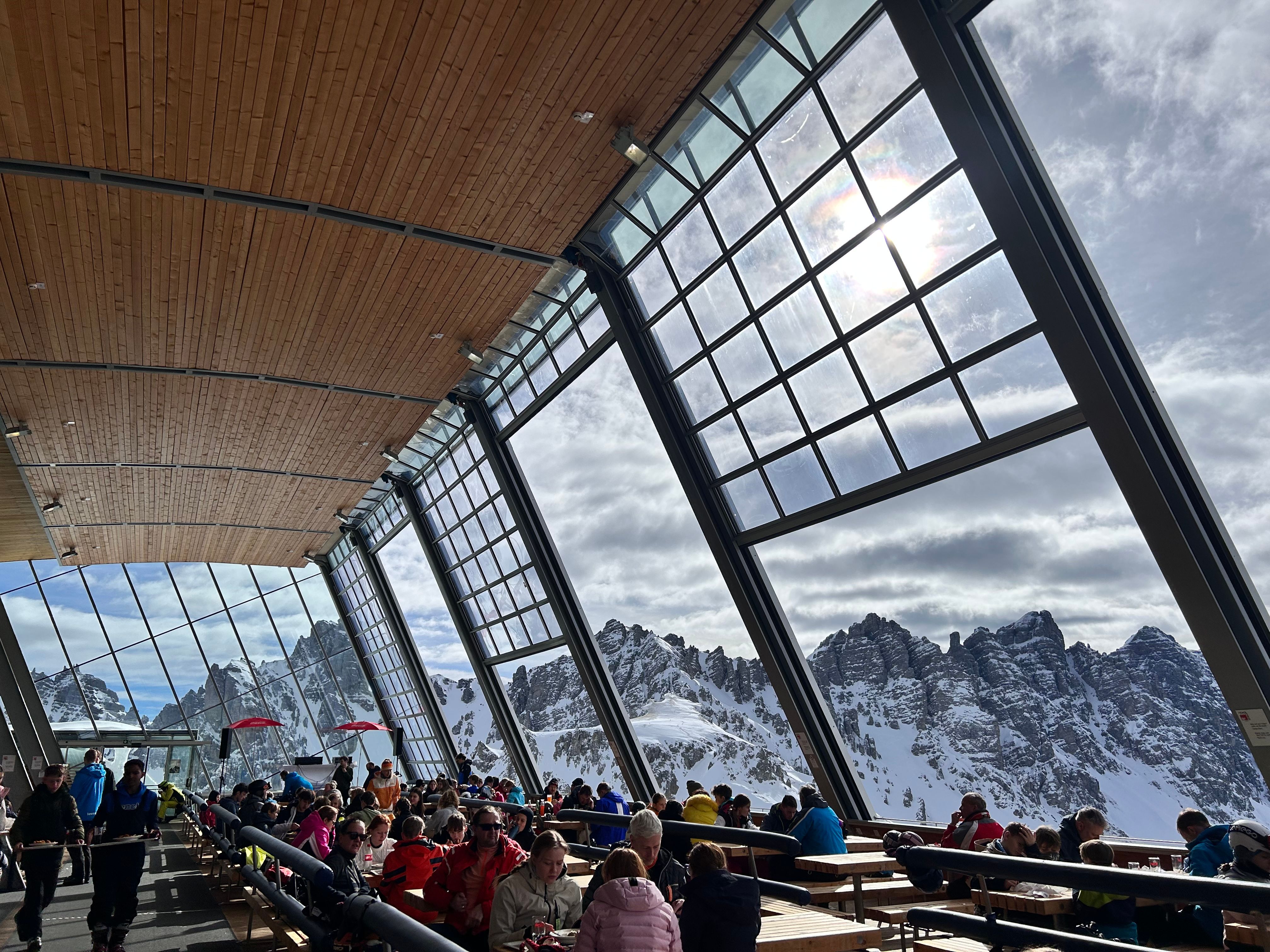 阿尔卑斯山的滑雪后文化如何吸引中国滑雪者？