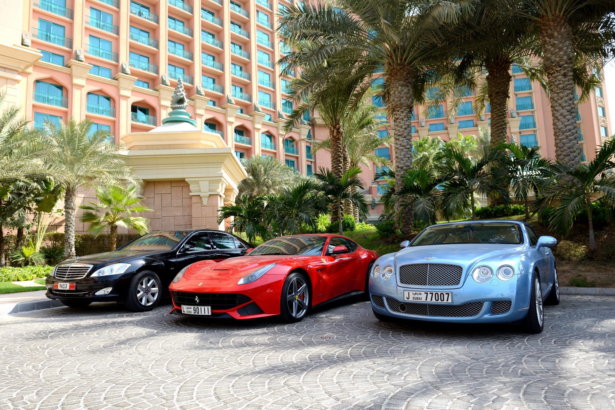 China's Luxury Car Market Shake-Up: Second-Tier Brands Are Gaining Ground