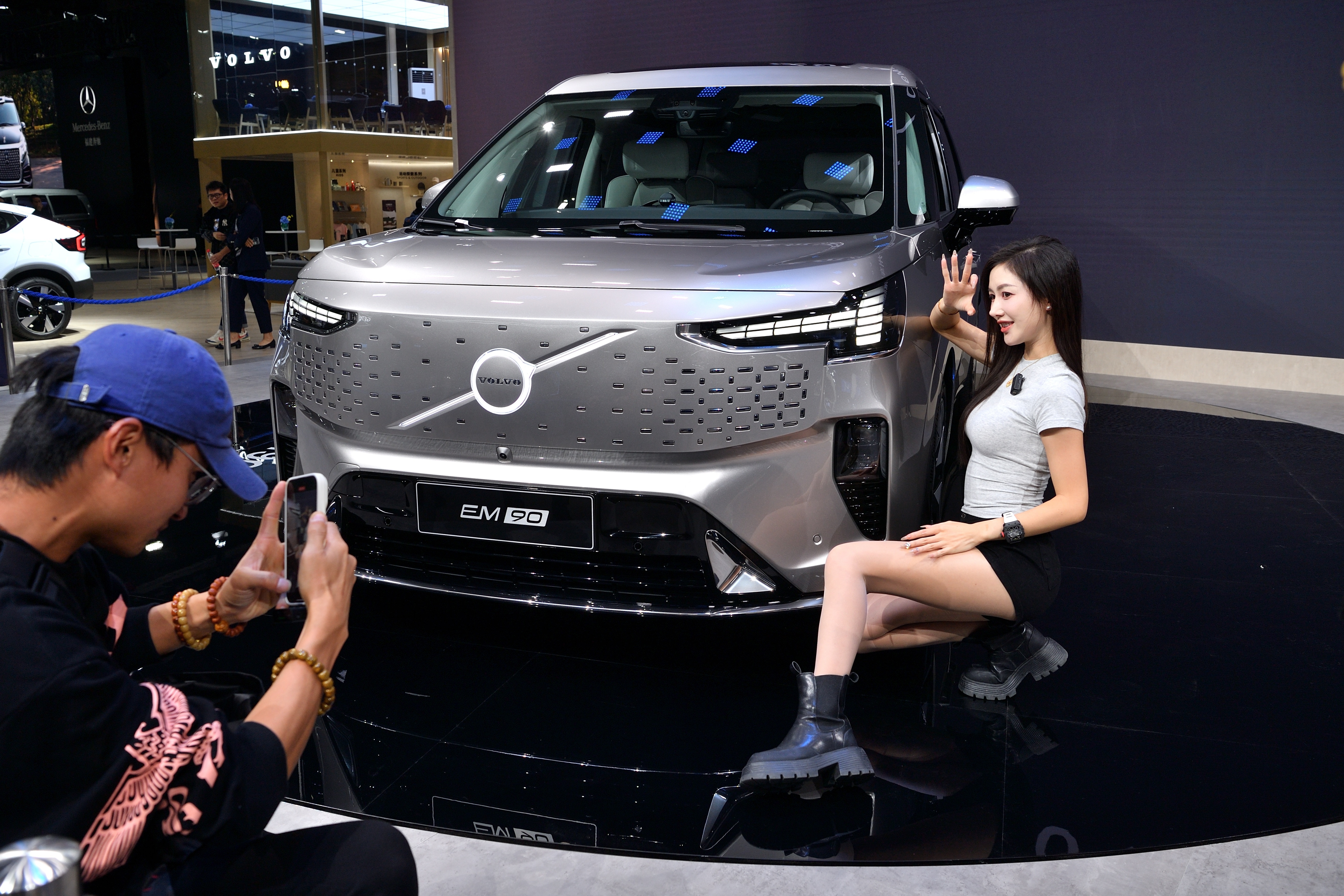 A Volvo EM90 electric MPV is on display at the China Import and Export Fair on November 17, 2023 in Guangzhou, Guangdong Province, China. Image: Getty Images