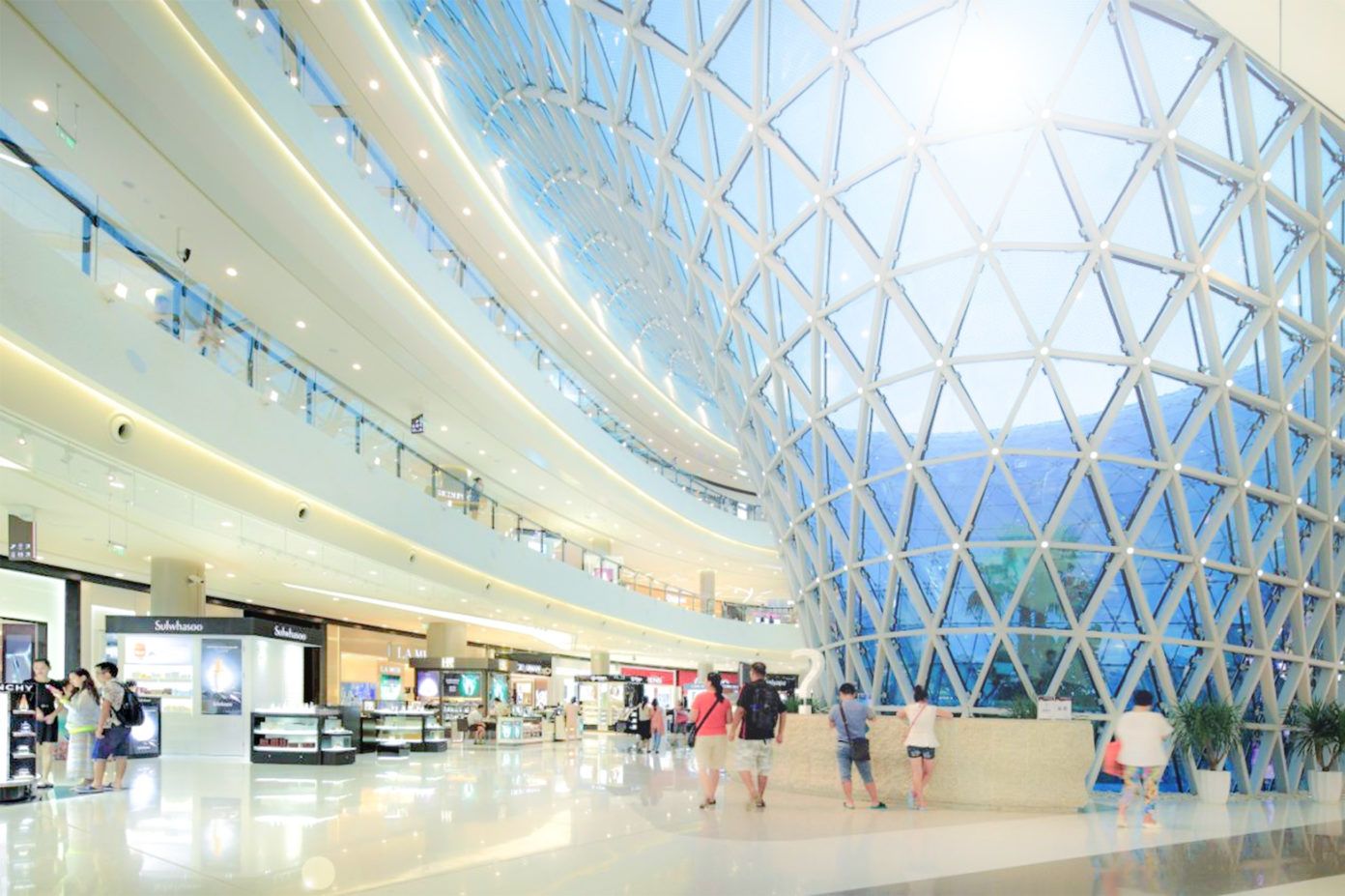 Online & Offline Strategies Key in China's Evolving Duty-free Marketplace