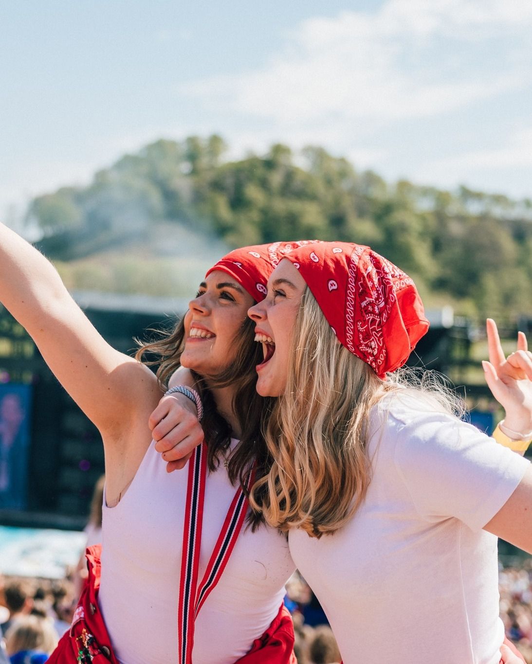 To avgangselever jubler i finværet.