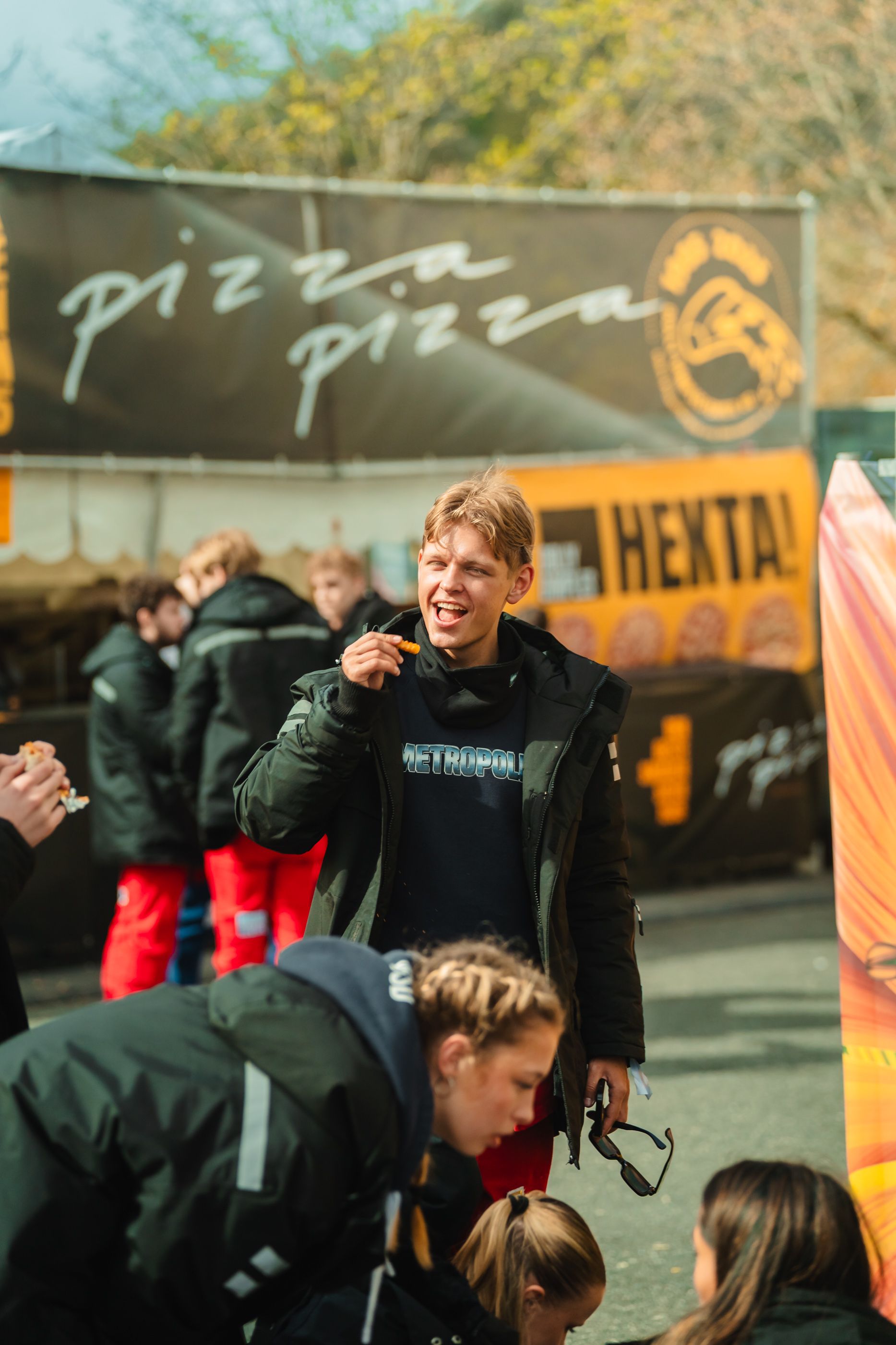 Russ som nyter en matbit på Landstreff Stavanger.