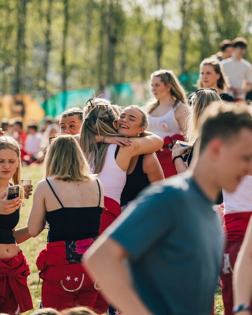 To venninner klemmer hverandre på LS.