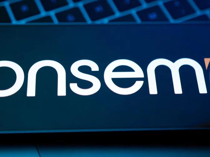 Soovituslik kujundus elektri liikumisest läbi toiteahela suure võimsusega AI-serveriräkini.