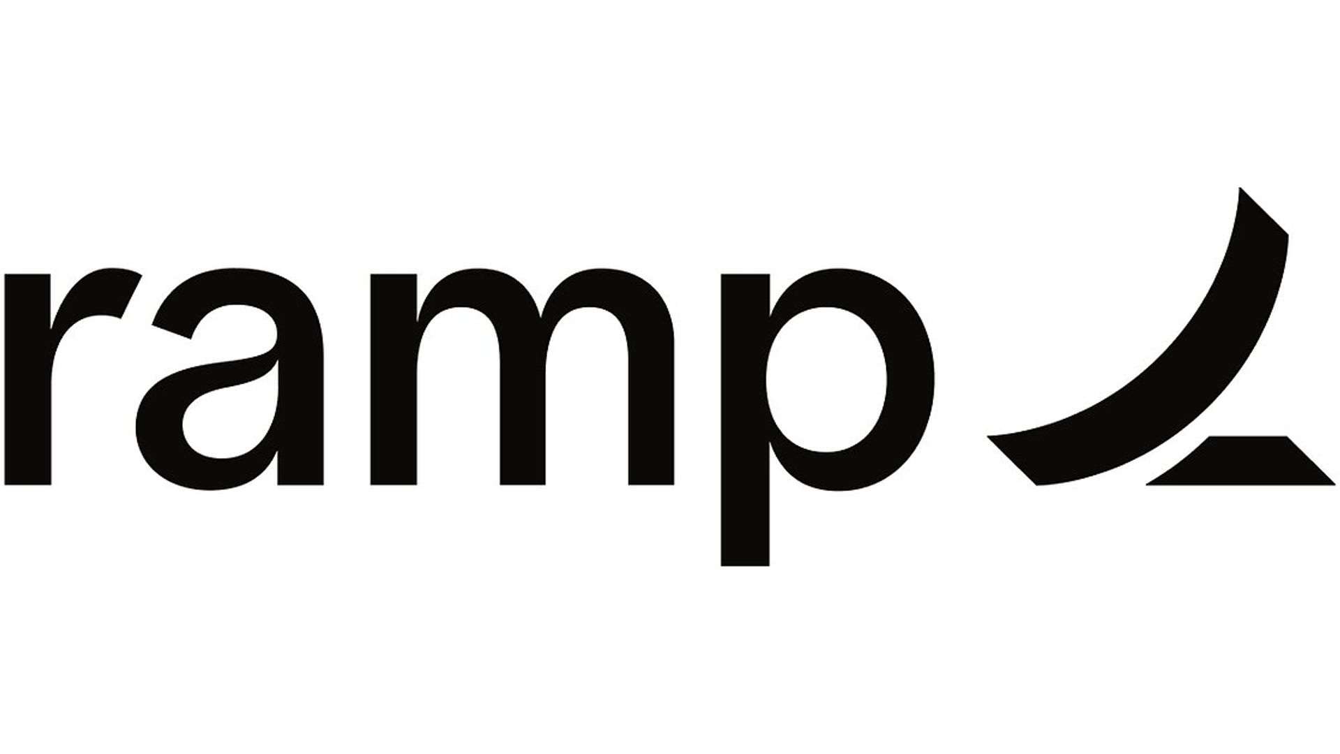 Rampi must logo valgel taustal.