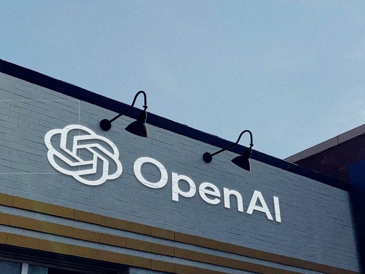 Illustratsioon uudisele: OpenAI toob reklaamid Euroopa tasuta ja Go ChatGPT kasutajatele