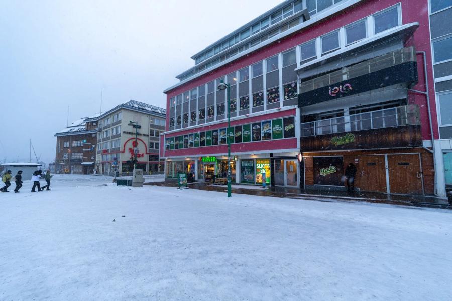 Straßenszene am Hafen