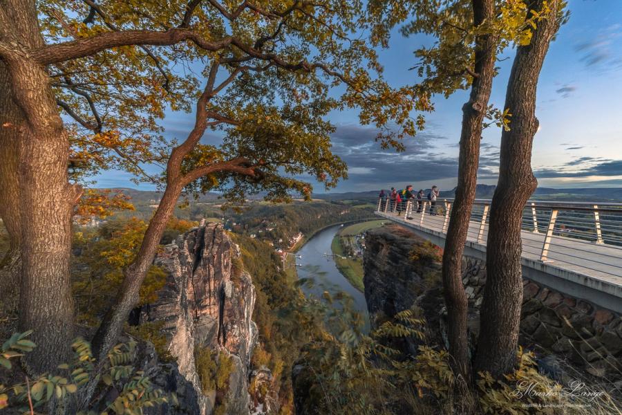 Auf der Basteiaussicht über dem Elbtal