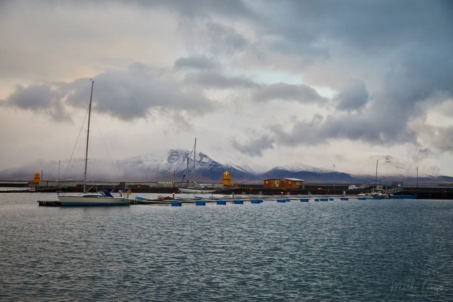 Boote vor dem Esja