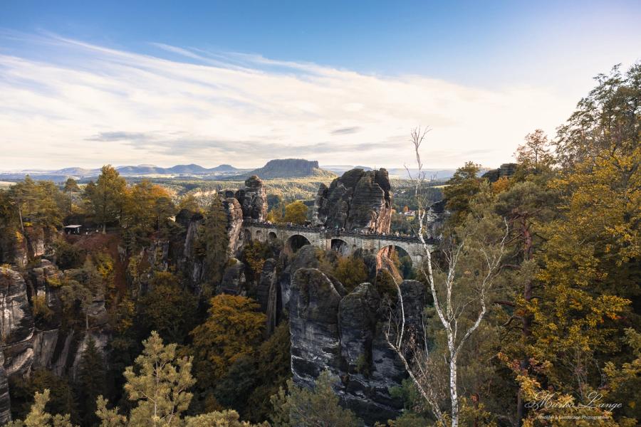 Die Basteibrücke mit Blick zum Lilienstein