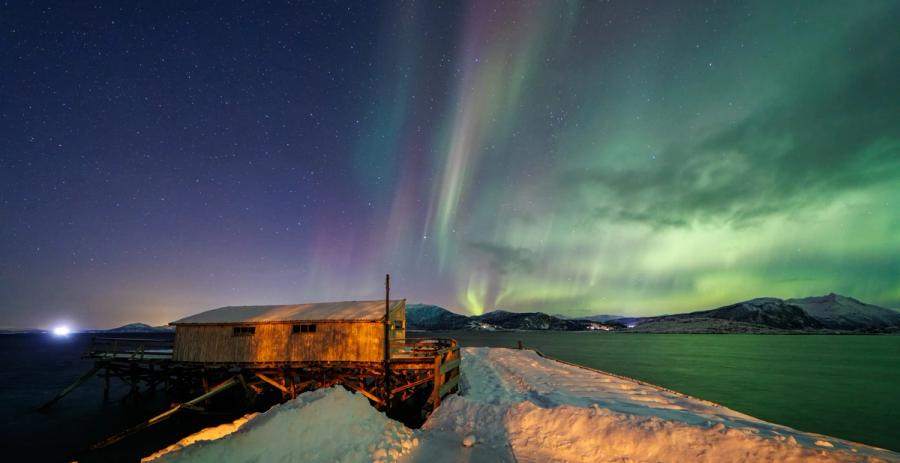 Bootshaus unter der Aurora