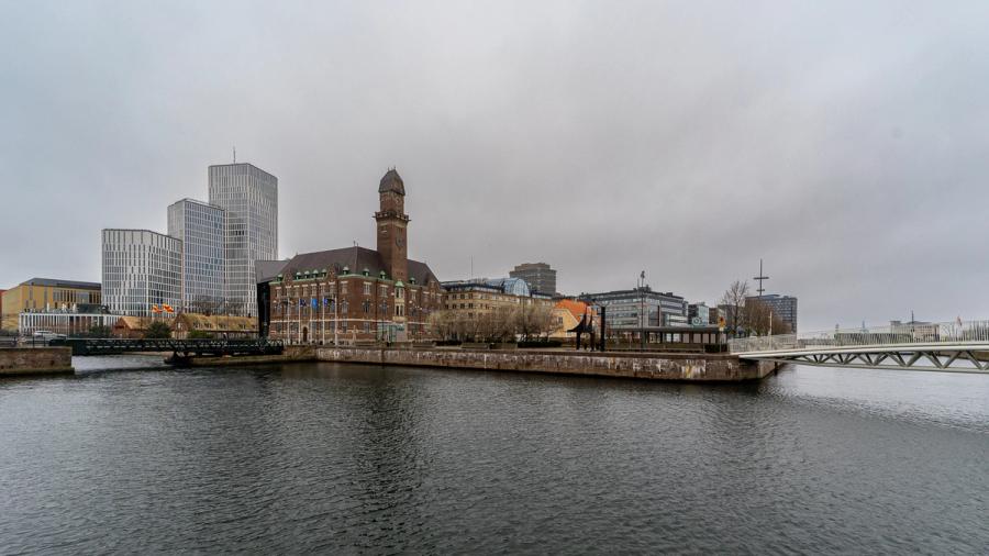 Skyline überm Kanal