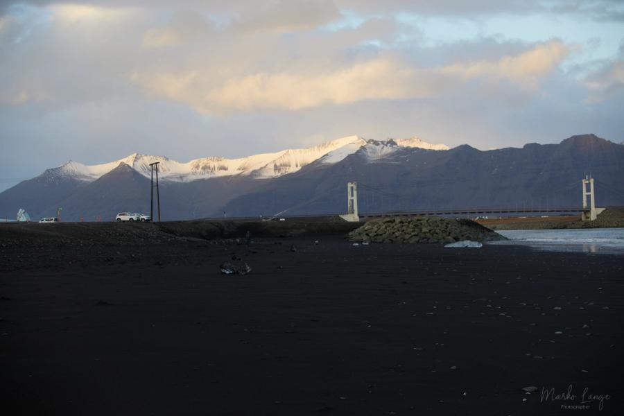 Diamanten auf schwarzem Sand