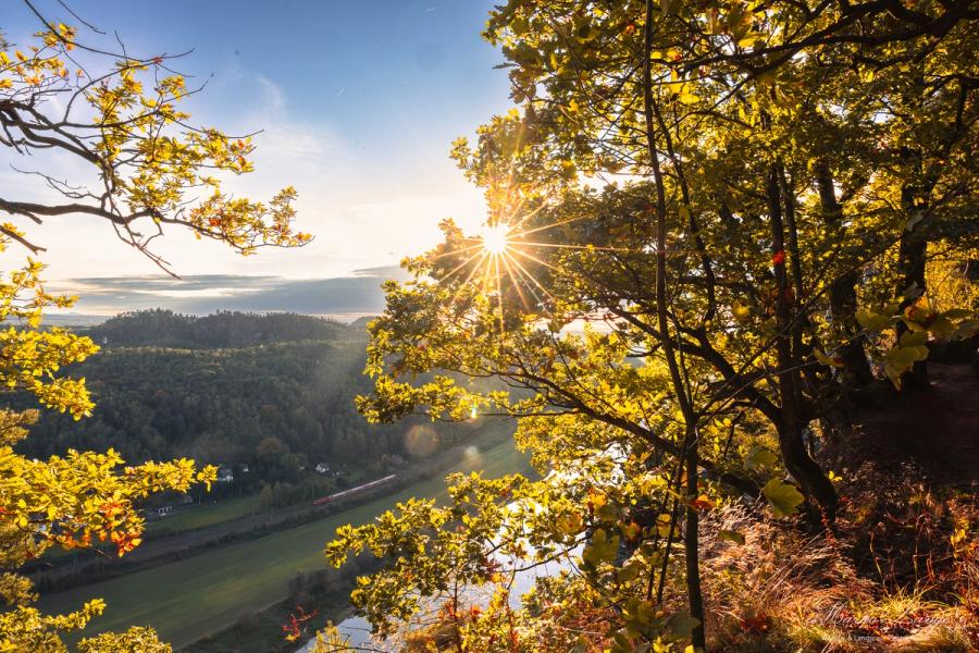 Sonnenstern über dem Elbtal