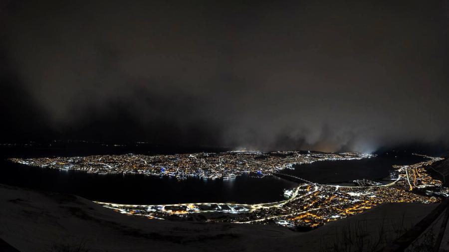 Tromsø bei Nacht vom Fjellheisen
