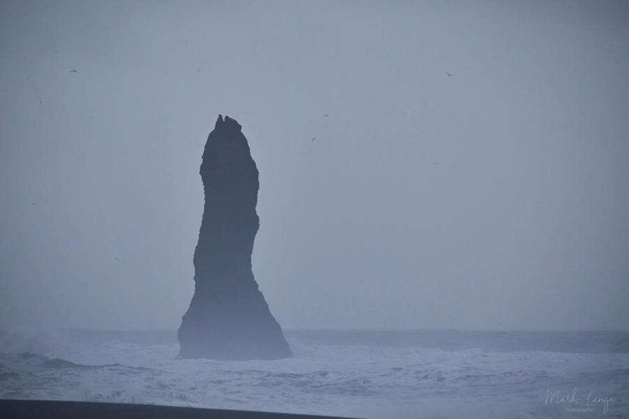 Brandung an den Reynisdrangar