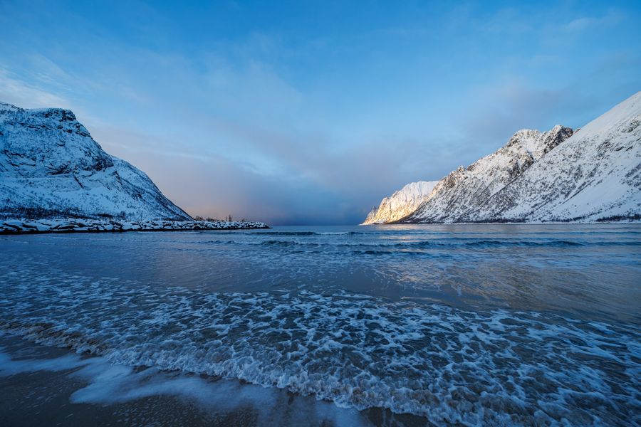 Schaum auf dem Wintersand
