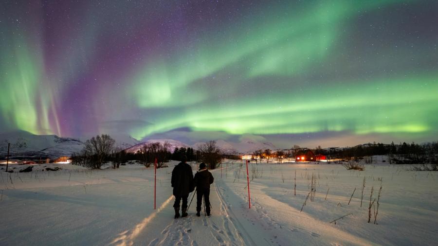 Zu zweit unter dem Polarlicht