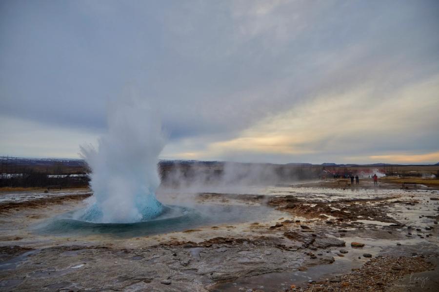 Strokkur im Geysir-Feld