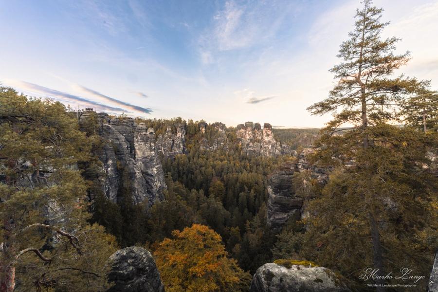 Felslandschaft der Bastei im Abendlicht