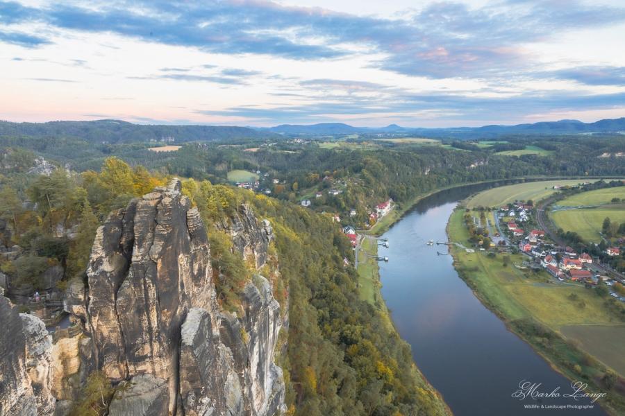 Blick von der Felskante ins Elbtal
