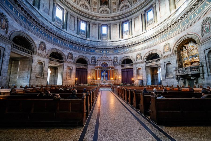 Im Inneren der Marmorkirche