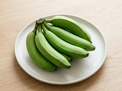 Green bananas (cooking bananas)