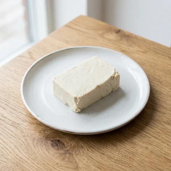 Oat-based cheese