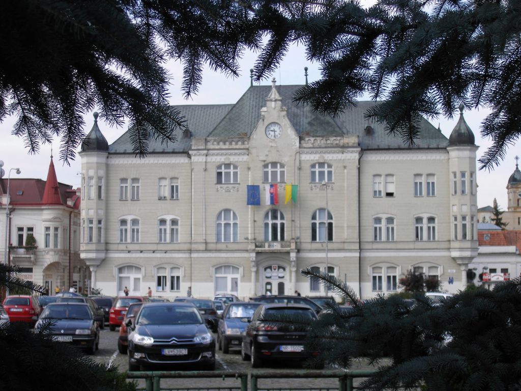 Efektivní správa docházky pro městský úřad Levice