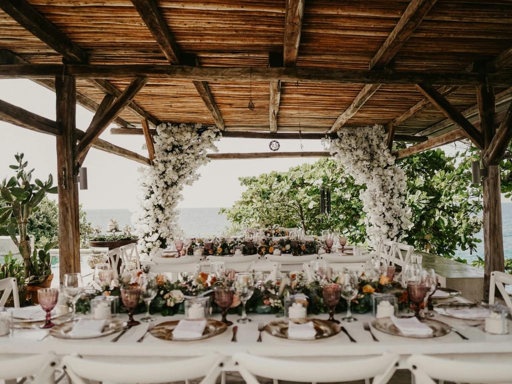 Elegant Garden Wedding - Photo 4