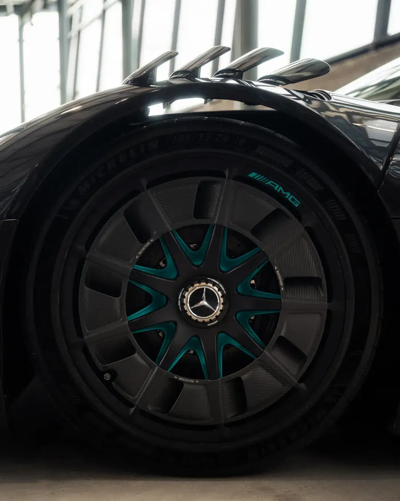 Rad-Design des Mercedes-AMG One auf dem MYLE 24